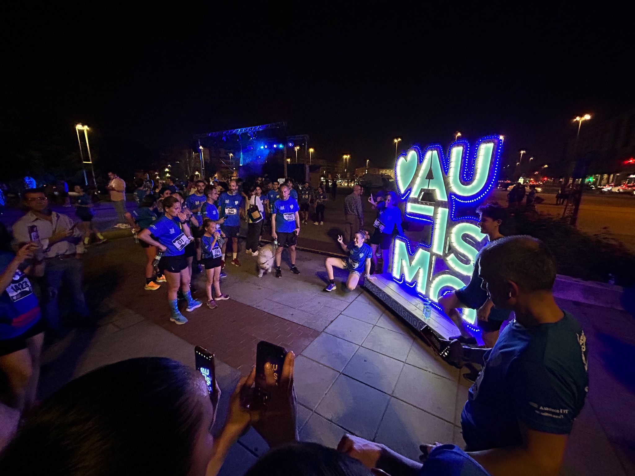 Instalaciones de iluminación decorativa personalizadas 3 autismo photocall