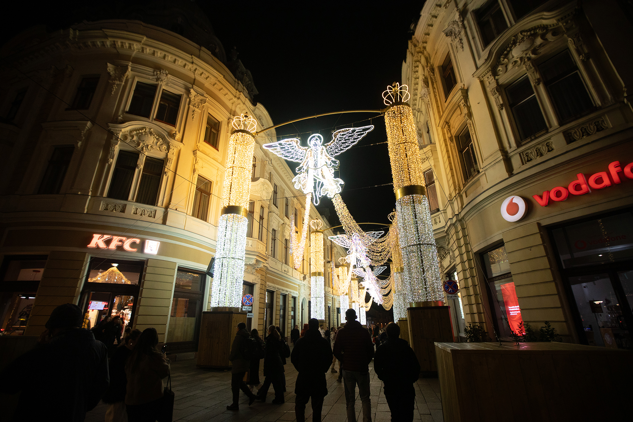 ¿Por qué planificar con tiempo la iluminación de Navidad de tu espacio? 1 Ximenez group project CLUJ NAPOCA 188 copy