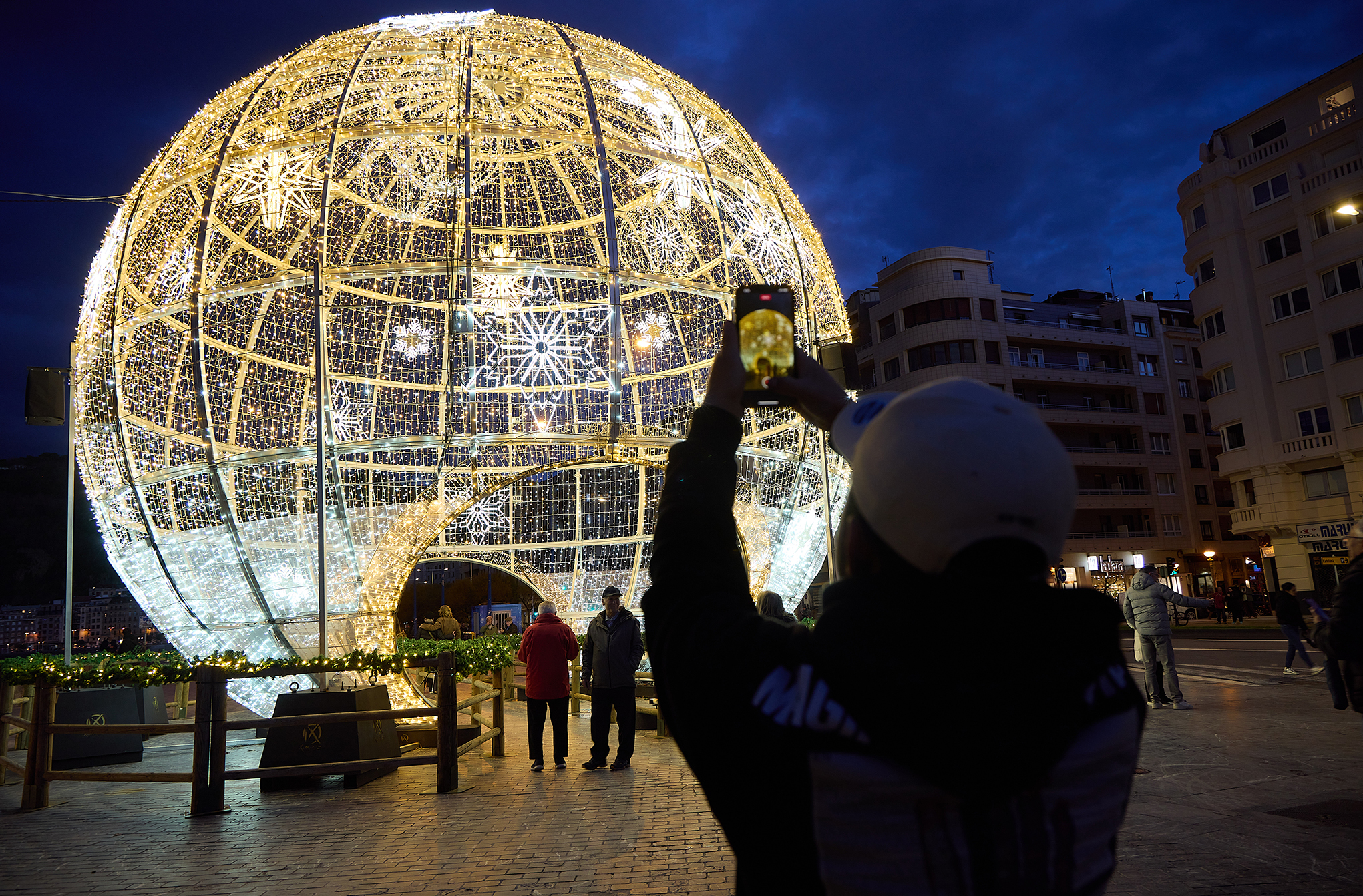 Cómo ayuda la iluminación decorativa a impulsar la economía y generar negocio 2 20251202 0088 1